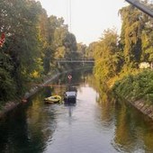 Tragedia a Senago, auto con 9 giovani a bordo finisce in un canale: tre morti Tragedia a Senago, auto con 9 giovani a bordo finisce in un canale: tre morti