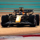 Verstappen in pole ad Abu Dhabi davanti a Norris e Piastri