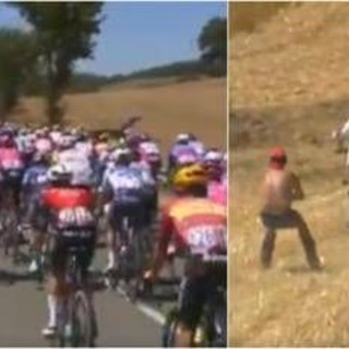 Pazzo Tour de France, tra le bici spunta un tifoso con... gli sci