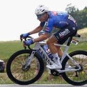 Tour de France, Philipsen vince la 17/a tappa a Pogacar sempre in maglia gialla
