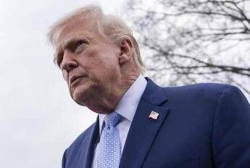 Trump tra negoziati e l'attacco all'isola di Kharg, Iran rafforza difese Trump tra negoziati e l'attacco all'isola di Kharg, Iran rafforza difese