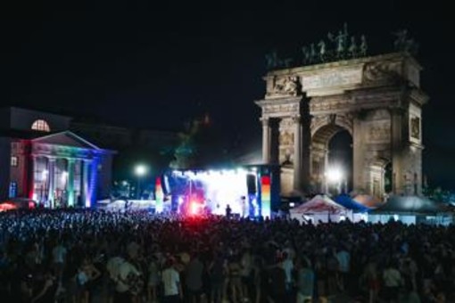 Milano Pride, oggi la parata alle 17: i consigli contro il caldo record