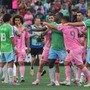 Suarez, l'ultima follia: prima la rissa, poi sputa a un avversario