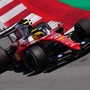 Trionfo Ferrari a Barcellona: vince Hamilton su Russell, Antonelli e Leclerc out Trionfo Ferrari a Barcellona: vince Hamilton su Russell, Antonelli e Leclerc out