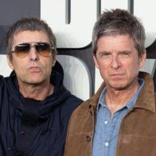 Oasis, ritirate dall'asta le inedite 'Desk Tapes': la band blocca la vendita