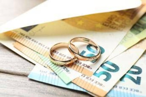 Lascia tutto all'amante, figlio fa causa per l'eredità e vince