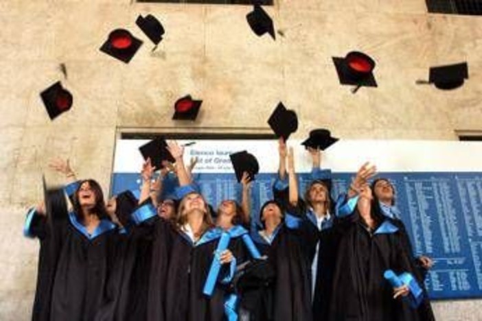 Lavoro, la laurea serve ancora? Sì ma...