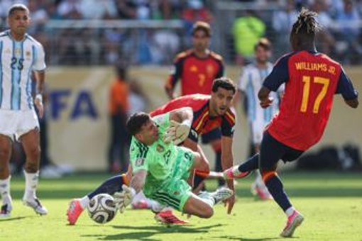 Spagna-Inghilterra, gol annullato a Nico Williams e proteste in finale Mondiali
