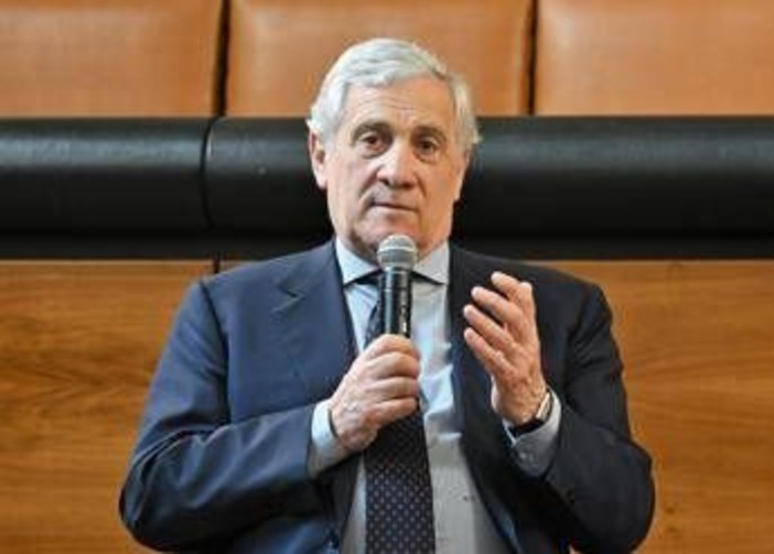 Tajani torna sullo ius scholae: &quot;Preferite i maranza o i ragazzi che vanno a scuola?&quot;