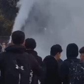 Torino, travisati danneggiano scuole con spranghe e estintori: arrestato minorenne e ferito carabiniere Torino, travisati danneggiano scuole con spranghe e estintori: arrestato minorenne e ferito carabiniere