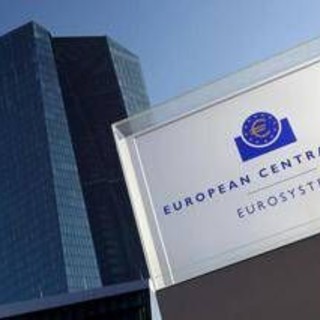 Bce lascia i tassi fermi, prevista crescita in rialzo per l'Eurozona