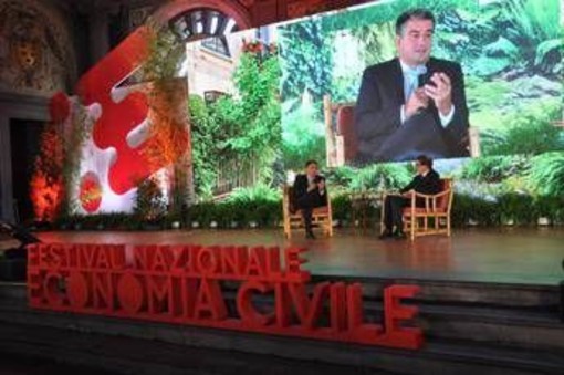 Festival Nazionale Economia Civile, riflessione sul Pil che genera felicità con Funaro, Becchetti e Fitto