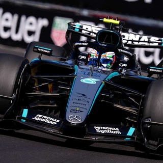 Antonelli detta legge anche in Spagna, Leclerc quarto e ritiro Hamilton