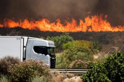 Spagna, emergenza incendi a Madrid. Sanchez: "Situazione drammatica" Spagna, emergenza incendi a Madrid. Sanchez: "Situazione drammatica"