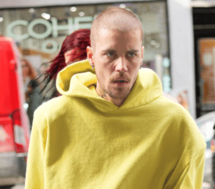 Justin Bieber, lo scontro con i paparazzi e lo sfogo sui social: &quot;So di essere rotto&quot;