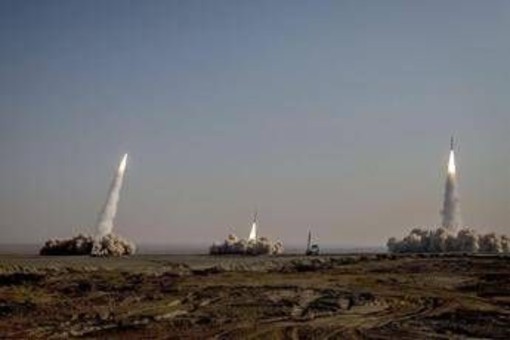 Iran, media: abbattuto drone Usa nella provincia di Bushehr Iran, media: abbattuto drone Usa nella provincia di Bushehr
