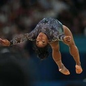 Simone Biles, tre uomini mascherati in casa e Porsche rubata Simone Biles, tre uomini mascherati in casa e Porsche rubata