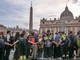 Papa Francesco, San Pietro torna a riempirsi di fedeli per l'omaggio a Bergoglio - Video