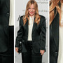 Tailleur nero e camicia bianca, alla cena della Fashion Week Meloni sceglie Ermanno Scervino