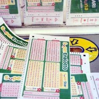 Superenalotto, numeri combinazione vincente oggi 8 aprile