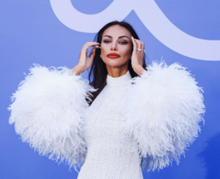 Madalina Ghenea a Roma in stile 'Dolce Vita', dai flash alla serata tra donne