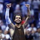 Us Open, Carlos Alcaraz soffre ma rimonta e batte Jaime Faria: è terzo turno