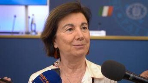 Rocella: &quot;Per fare famiglia serve famiglia, rafforzeremo centri come hub servizi&quot;