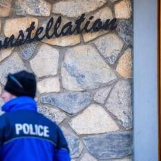 Strage Crans-Montana, tanta legna e una sola via di fuga al bar Le Constellation