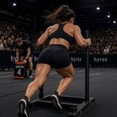 'Incidente' nella gara di Hyrox a Pechino, la super atleta batte diarrea e avversarie