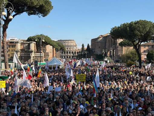 Conte “100 mila in piazza, no a folle piano di riarmo”