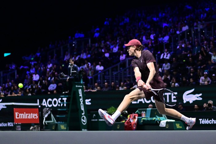 Buon esordio per Sinner a Parigi, Sonego vince il derby con Musetti