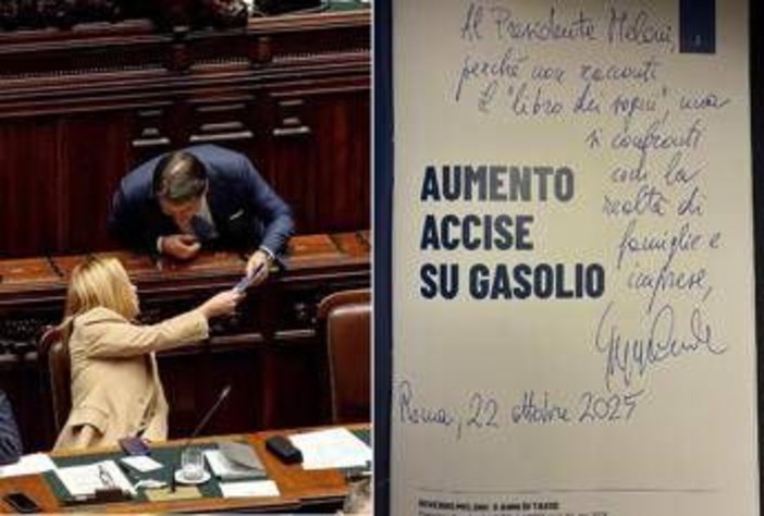 'Governo Meloni: 3 anni di tasse', Conte regala libro alla premier con una dedica speciale