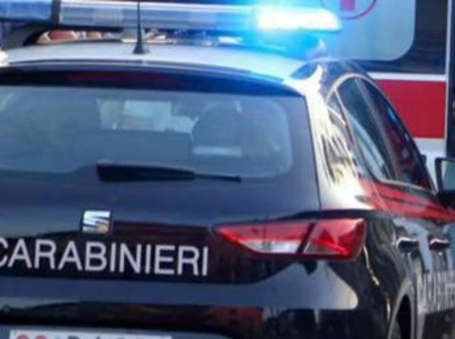 Si getta in auto con la moglie nel porto di Cattolica durante una lite, coppia salvata dai passanti Si getta in auto con la moglie nel porto di Cattolica durante una lite, coppia salvata dai passanti