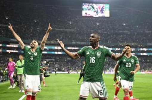 Mondiali, Messico agli ottavi: Ecuador dominato 2-0 Mondiali, Messico agli ottavi: Ecuador dominato 2-0