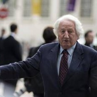 Addio a Giorgio Forattini, il re della satira con le vignette in prima pagina