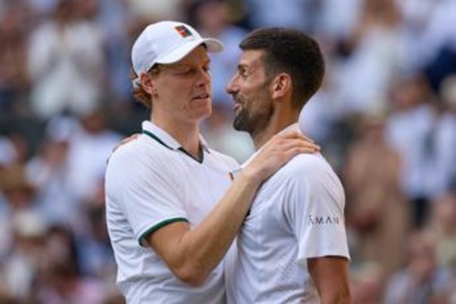 Wimbledon, Sinner troppo forte e Djokovic si inchina: "Jannik superiore" Wimbledon, Sinner troppo forte e Djokovic si inchina: "Jannik superiore"