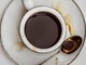 La avvelena con la candeggina nel caffè, la moglie lo smaschera con una telecamera La avvelena con la candeggina nel caffè, la moglie lo smaschera con una telecamera