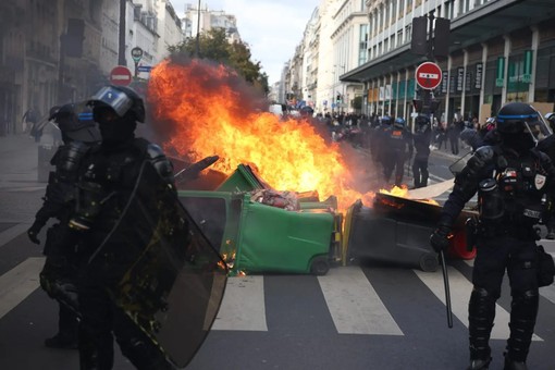 Proteste in tutta la Francia, arresti e tensioni con la polizia Proteste in tutta la Francia, arresti e tensioni con la polizia