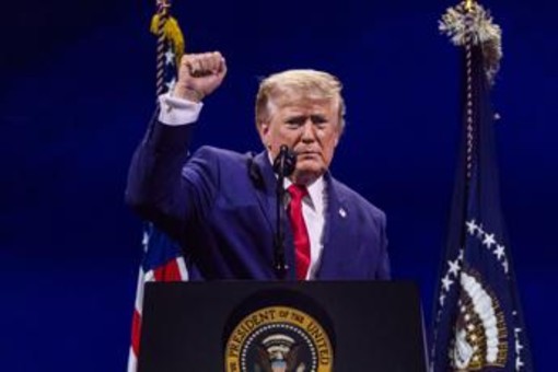 4 luglio, Trump: "Il sogno americano è tornato, non saremo mai un Paese comunista" 4 luglio, Trump: "Il sogno americano è tornato, non saremo mai un Paese comunista"