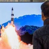 Corea del Nord, testato un nuovo missile ipersonico: "Difficile da tracciare e intercettare" Corea del Nord, testato un nuovo missile ipersonico: "Difficile da tracciare e intercettare"