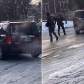 Minneapolis, agente spara e uccide donna in fuga sul Suv Minneapolis, agente spara e uccide donna in fuga sul Suv