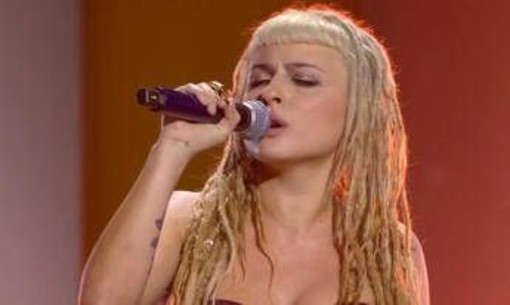 Sanremo, emozione per l'omaggio ad Ornella Vanoni: la nipote canta 'Eternità' Sanremo, emozione per l'omaggio ad Ornella Vanoni: la nipote canta 'Eternità'