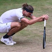 Zverev, paura ad Halle: malessere contro Fritz, poi perde la partita