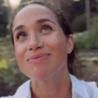 Meghan usa il titolo di 'Sua Altezza Reale': violato l'accordo con la regina Elisabetta