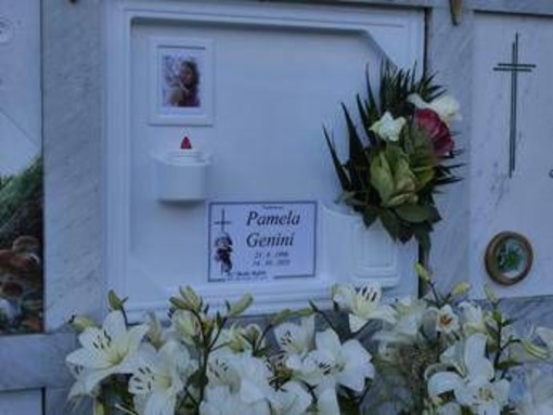 Pamela Genini, carabinieri: "Basta una persona per spostare il feretro" Pamela Genini, carabinieri: "Basta una persona per spostare il feretro"