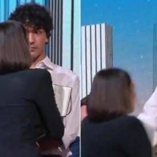 4 di sera, giornalista sviene in diretta. Del Debbio: &quot;Sta bene&quot;