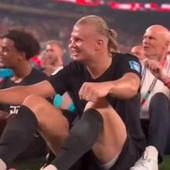 Mondiali, Norvegia passa ai sedicesimi e festeggia con la 'Viking Row' Mondiali, Norvegia passa ai sedicesimi e festeggia con la 'Viking Row'