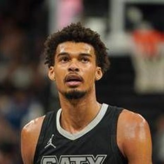 Wembanyama, dall'Nba al... tempio buddista. La star si fa monaco