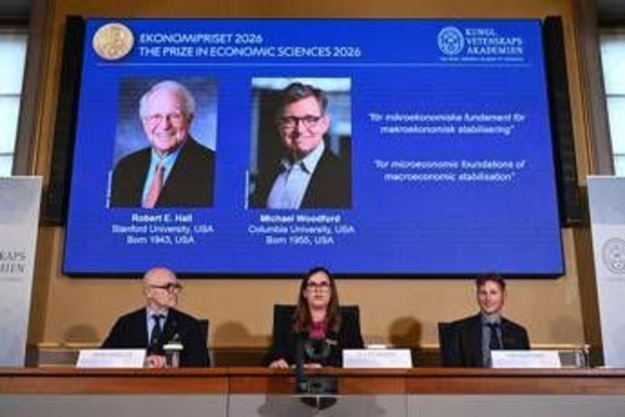 Nobel Economia 2026 ad americani Hall e Woodford, il premio dedicato alla stabilizzazione Nobel Economia 2026 ad americani Hall e Woodford, il premio dedicato alla stabilizzazione