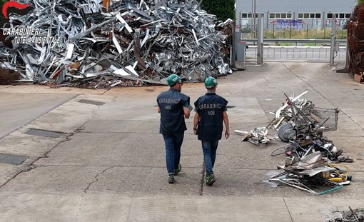 Traffico di rifiuti verso il Pakistan, sequestri e perquisizioni nel bresciano Traffico di rifiuti verso il Pakistan, sequestri e perquisizioni nel bresciano